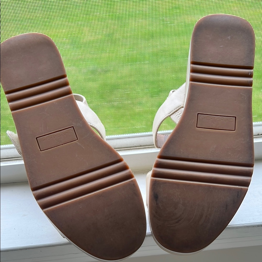 Caslon Cream Platform Sandals with Cushioned Footbed - Picture 5 of 5